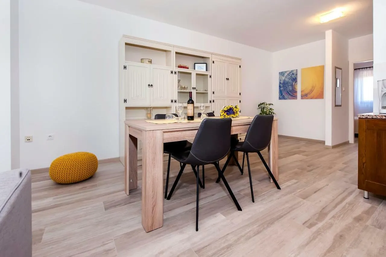 Apartments R روفينج كرواتيا