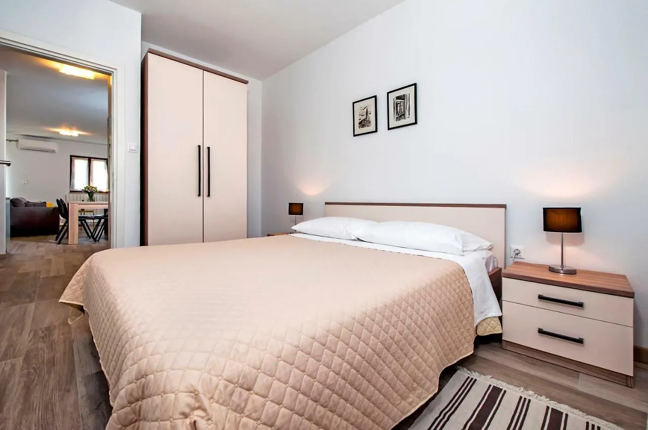 Apartments R روفينج
