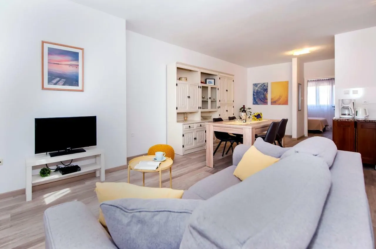 Apartments R روفينج كرواتيا