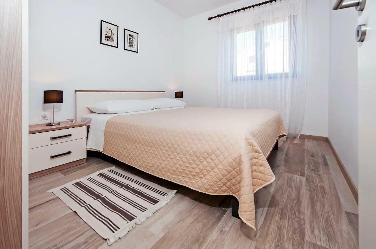 Apartments R روفينج 0*,  كرواتيا