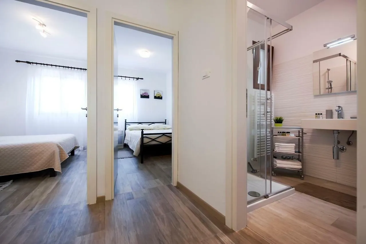 Apartments R روفينج 0*,  كرواتيا
